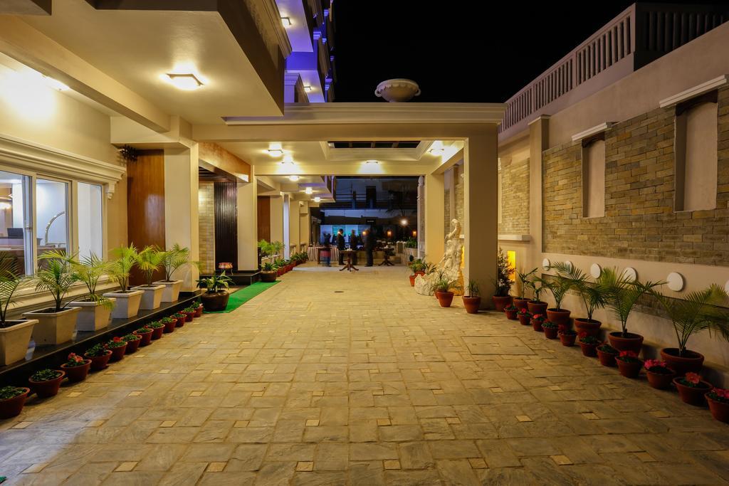 Da Yatra Courtyard Hotel Pokhara Luaran gambar