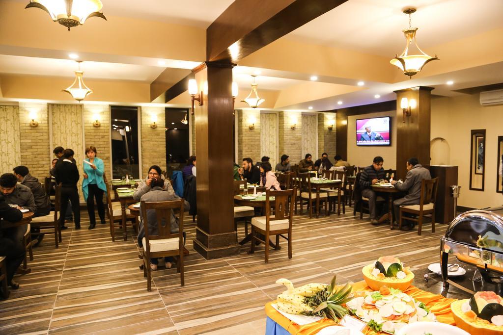 Da Yatra Courtyard Hotel Pokhara Luaran gambar