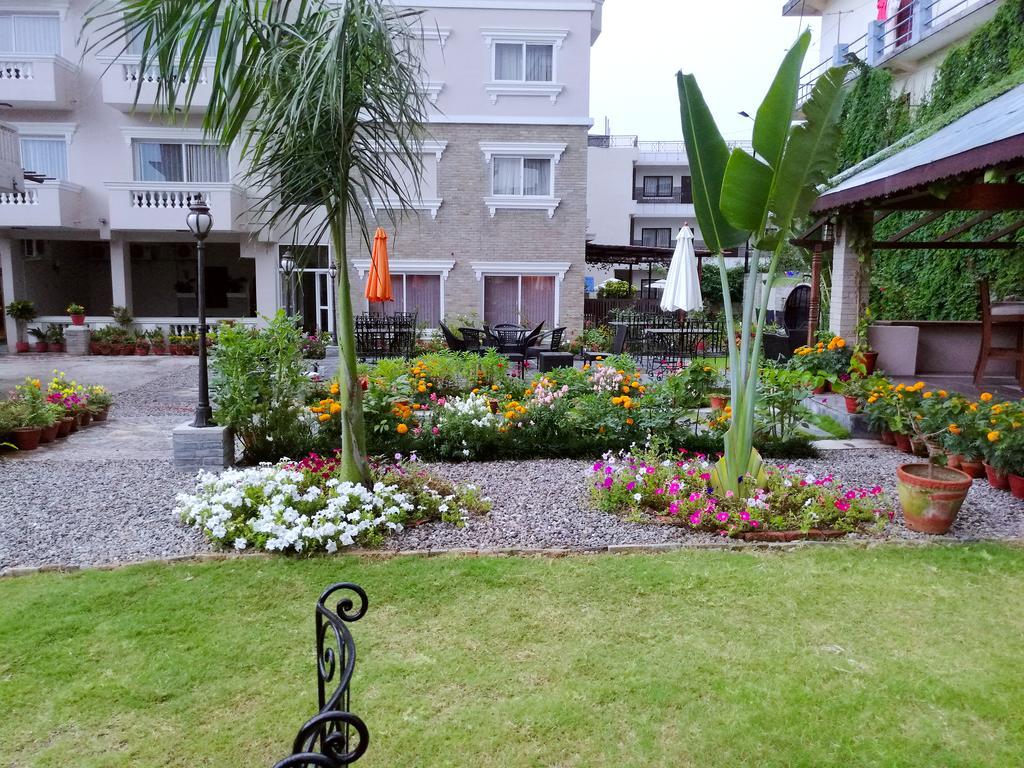 Da Yatra Courtyard Hotel Pokhara Luaran gambar