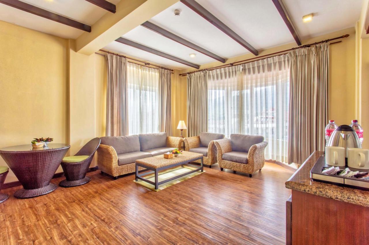 Da Yatra Courtyard Hotel Pokhara Luaran gambar